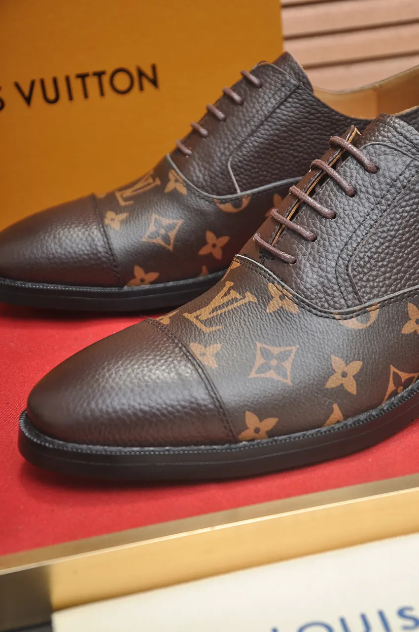 Men's men's shoes 💰500💶 [LV] (original single cowhide lining) 🍀LV's latest genuine leather business suit shoes are launched simultaneously on the official website. The first-layer cowhide imported from Italy is made of heavy gold, 💥official website 1:1 rubber outsole. Versatile to wear, high-end without losing class, and the color combination is extraordinary. This four-season style is alluring when worn on your feet, showing off your big-name flair. Standard code 38-45 (45 customized)